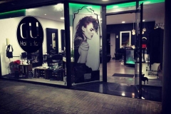 Fachada vinilo Gu Hair Salon Barcelona