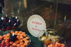 DETALLE PLATO BLONDA NOMBRE NOVIOS M&S